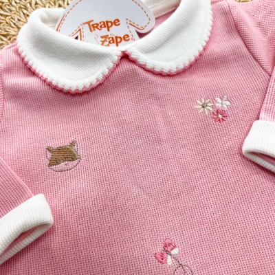  Macacão Tricotil (Tricot 100% Algodão) com Gola e Bordado - Raposinha e Flores - Rose